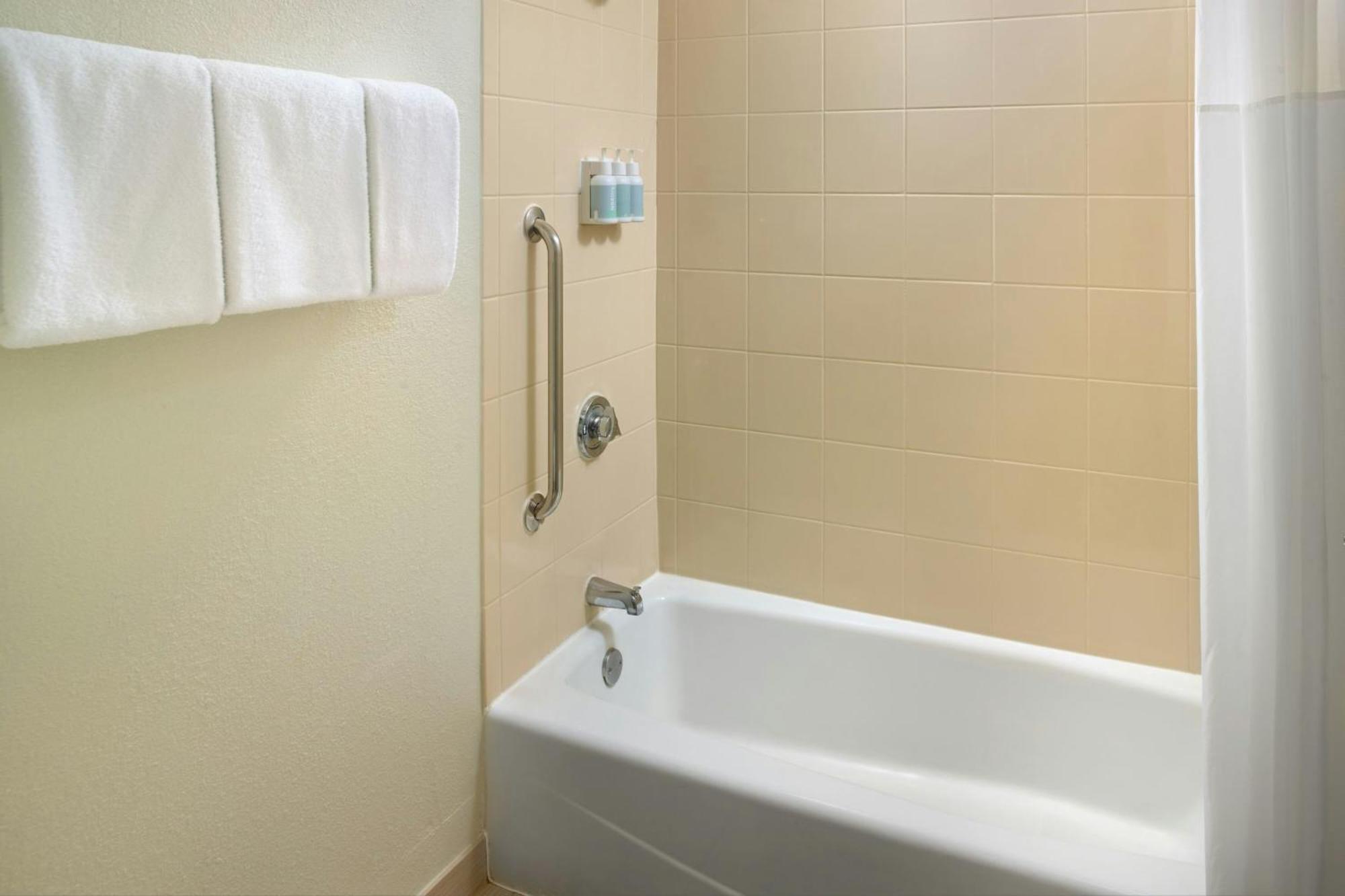 College Park Courtyard By Marriott Atlanta Airport South/Sullivan Road מראה חיצוני תמונה