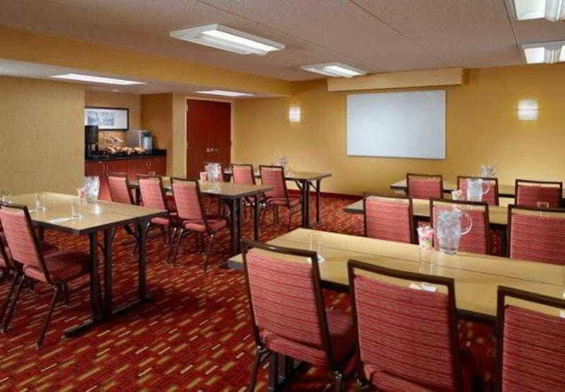 College Park Courtyard By Marriott Atlanta Airport South/Sullivan Road מראה חיצוני תמונה
